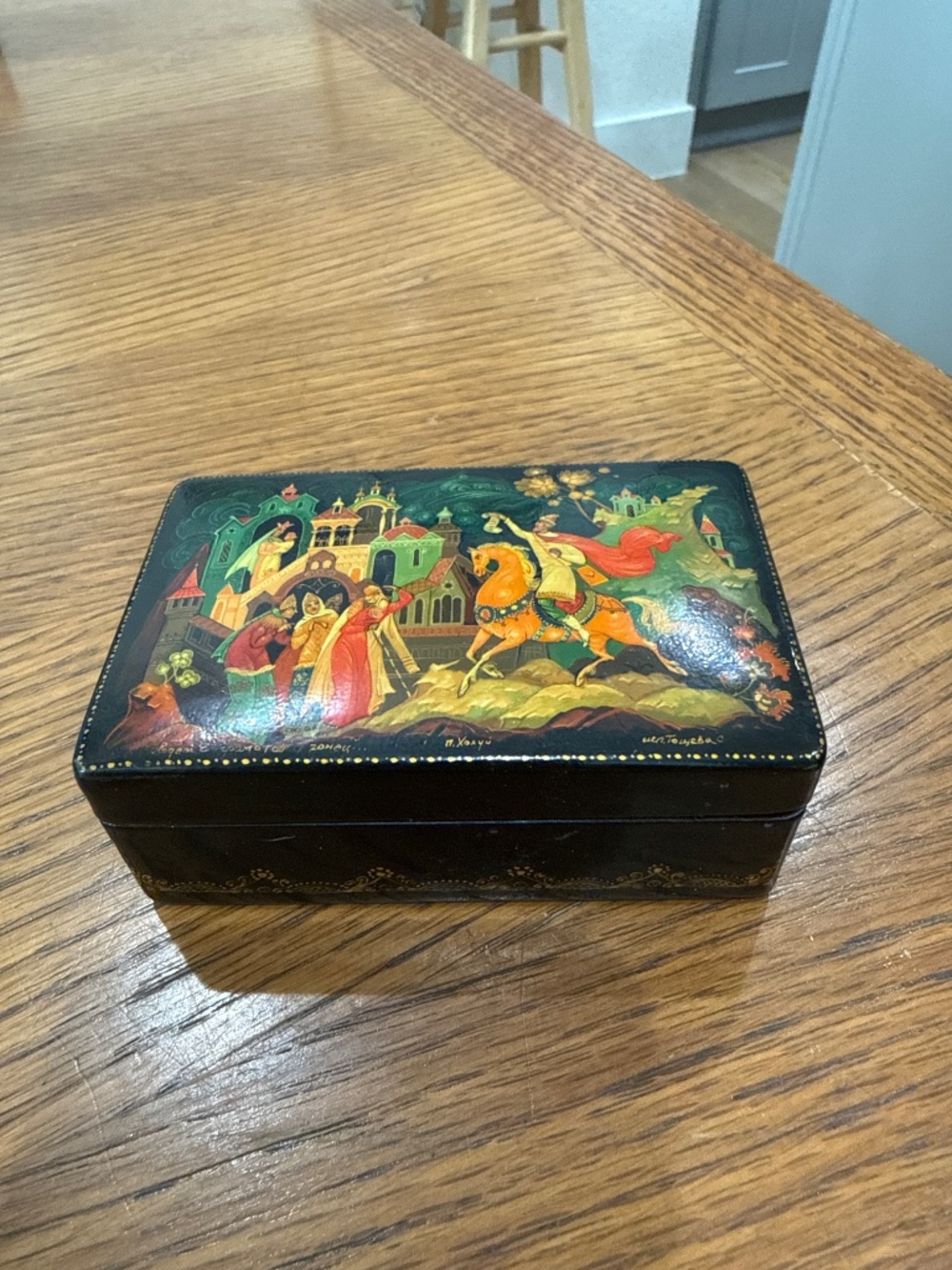 Russian Lacquered box (signed by artist) - Picture 2 of 4